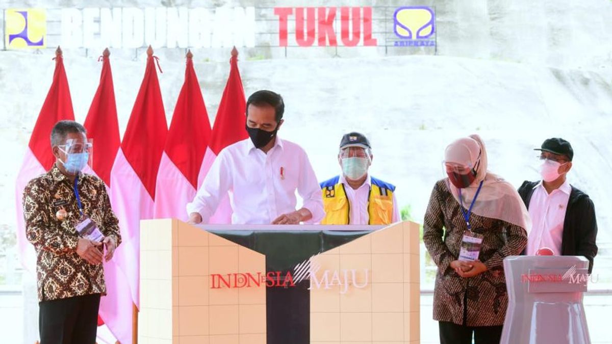 Après L’investiture De Jokowi, Le Gouverneur De Java-Est Khofifah Espère Que Le Barrage De Tukul Relancera L’économie De Pacitan