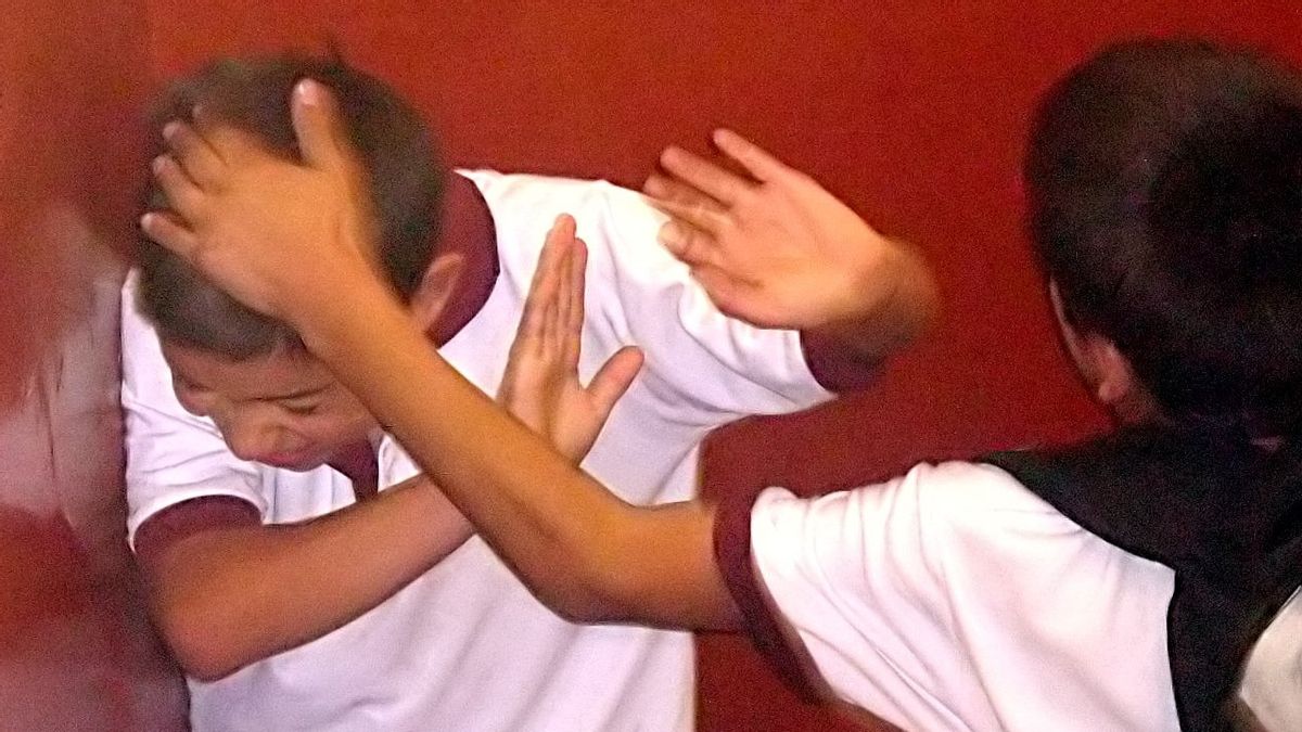 ブロラ中学校のいじめの加害者がいじめの被害者であると疑われていることが明らかになりました