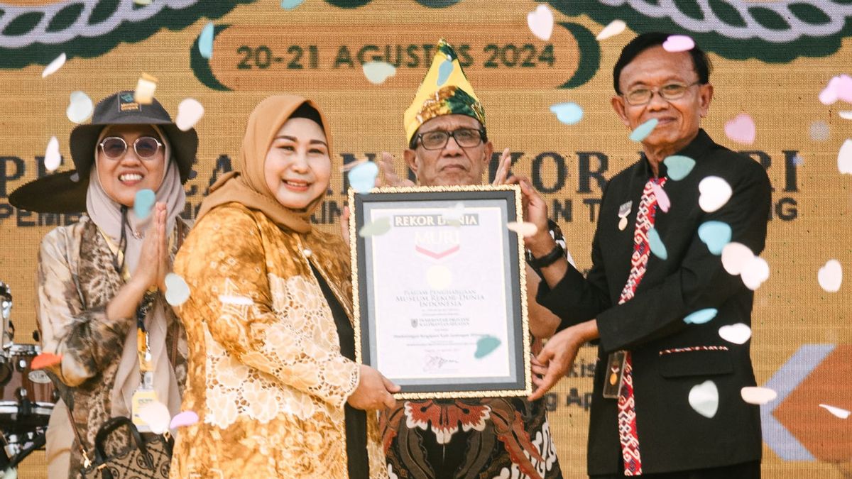 Rekor MURI Kain Sasirangan 6 Kilometer, Pemprov Kalsel Dapat Pujian PWI Pusat