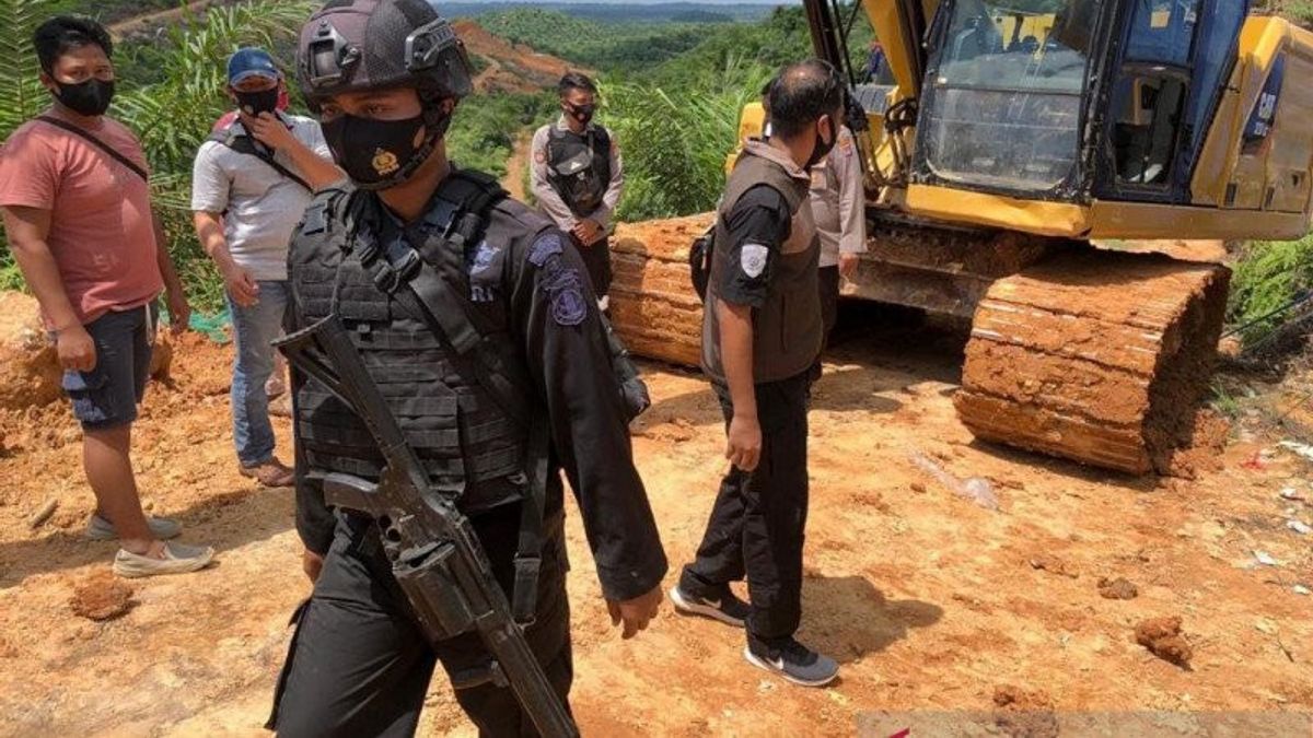 North Kalimantan Regional Police Caught 3 Illegal Gold Miners, Seized 6 Excavators And 1 Cyanide Cans