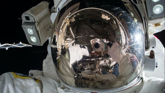 Cara Astronot Bersihkan Diri dari Nitrogen di ISS, Terlihat Seperti Menari