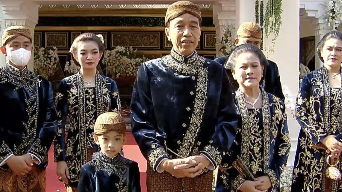 Susah <i>Move on</i> dari Baju Kebaya Rancangan Biyan, Beludru Biru Membuat Keluarga Jokowi Makin Berwibawa 