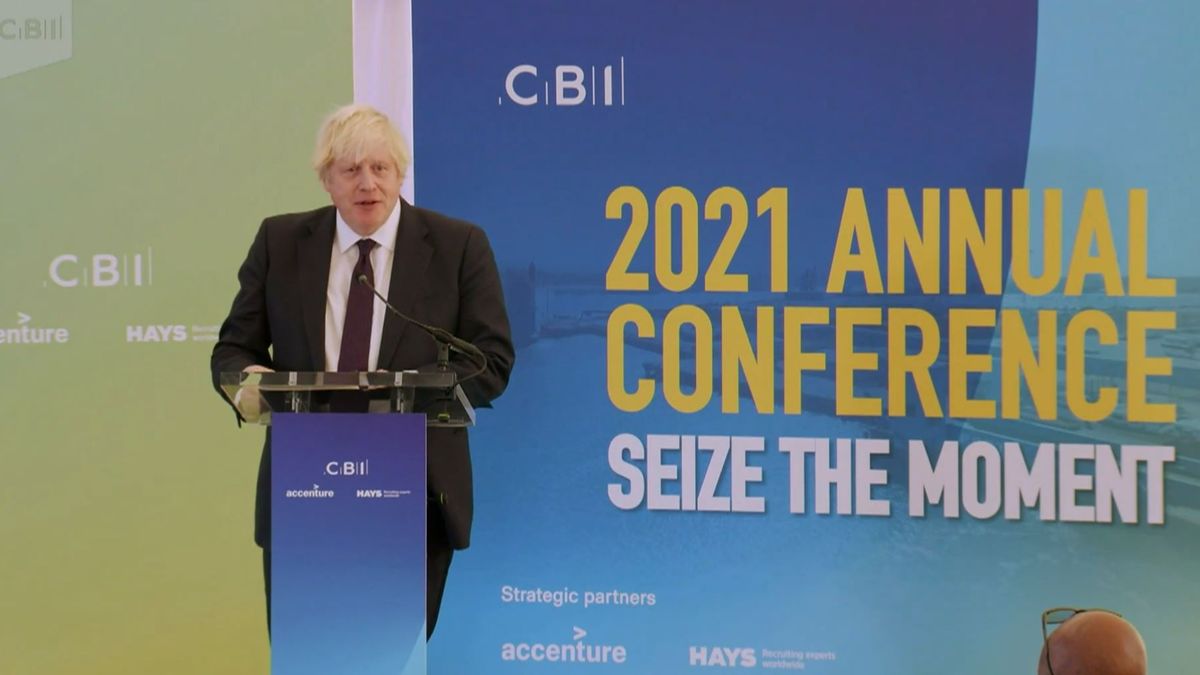 Le Premier Ministre Boris Johnson Exige Que Les Nouvelles Maisons Et Les Bâtiments Britanniques Disposent De Points De Recharge électriques