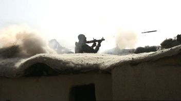 タリバンはケラットにカンダハルを取り返す:最高幹部はヘリコプターで逃げ、何百人ものアフガニスタン兵士が降伏