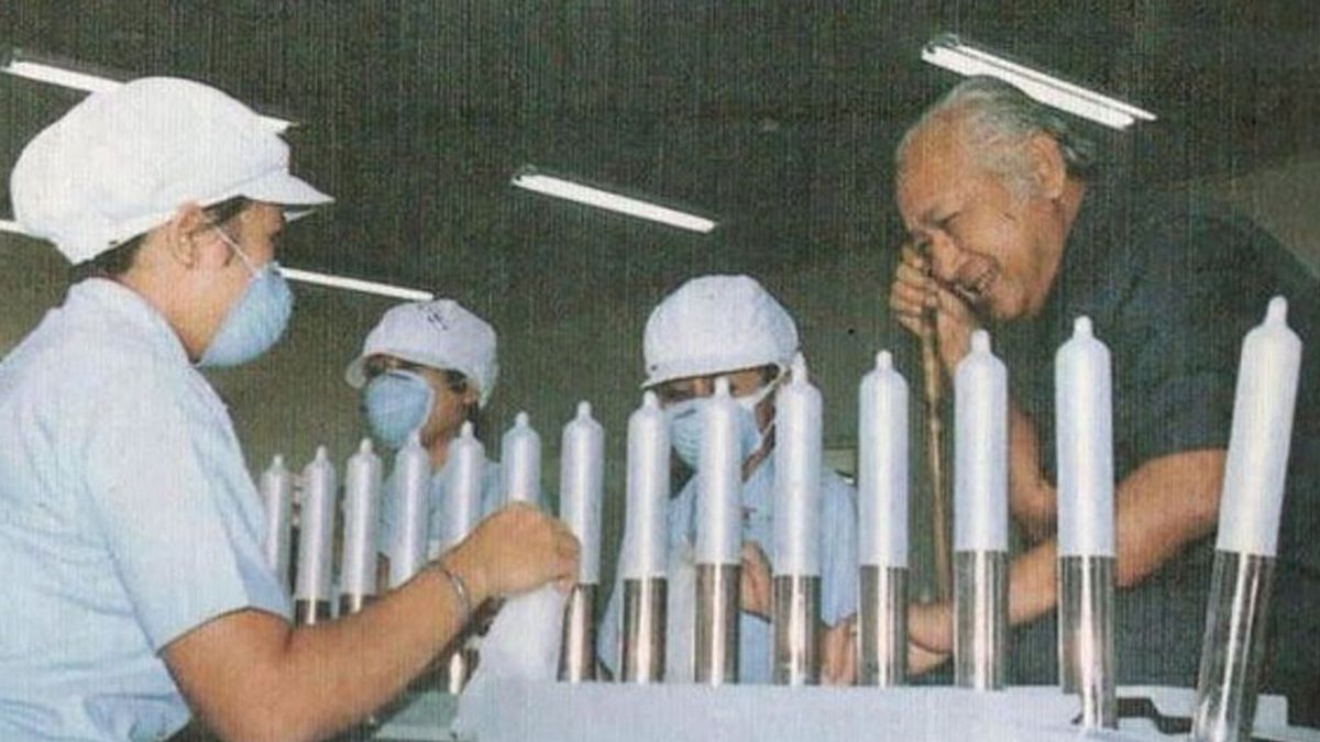 バンジャラン・コンドモク工場は、1987年2月25日、歴史の中でスハルト大統領によって発足しました。