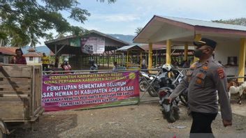 عدم الرغبة في الانتشار على نطاق واسع بعد الإشارة إلى 699 بقرة ل FMD ، أغلقت حكومة East Aceh Regency سوق الحيوانات