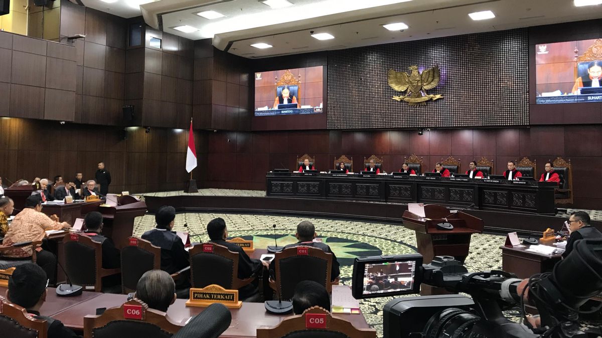 总统选举诉讼的听证会,Mahfud Sebut Hakim MK Alami Perang Batin