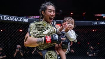 After Childbirth, Angela Lee Retains Atomic Class Title At ONE Championship MMA Event