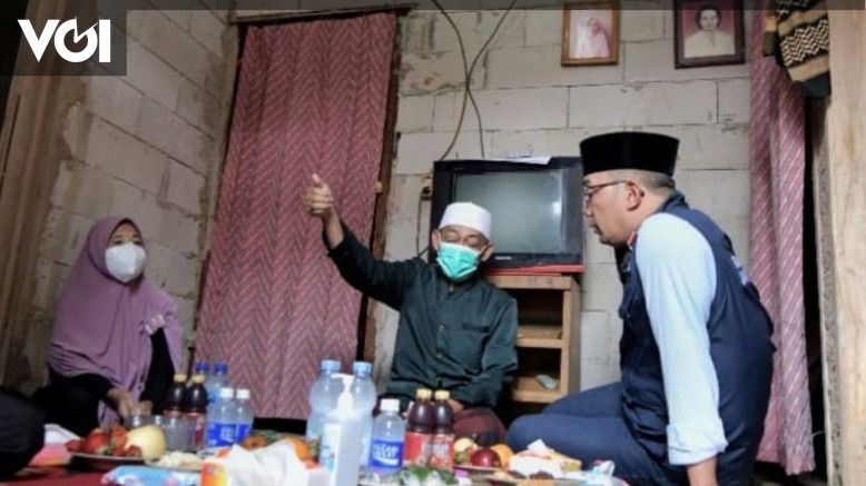 Gubernur Jawa Barat Beri Bantuan Renovasi Rumah Guru Islam