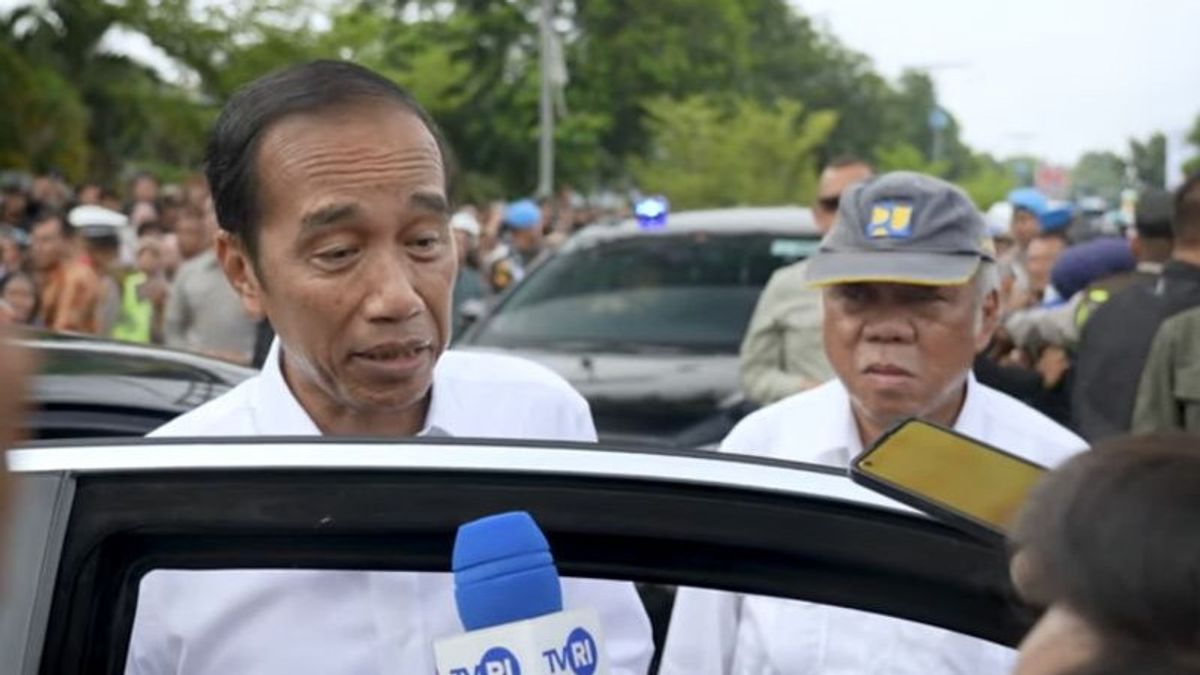 Le juge de mk interroge à 4 ministres les raisons pour lesquelles Jokowi fréquemment vend les Bansos dans le centre de Java, y compris leurs fonds