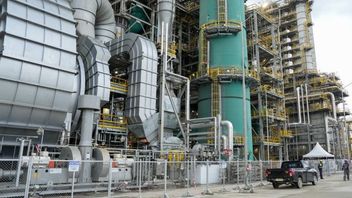 石油輸入を止めるために、115,000トンのセメントがメガプラントに配備される