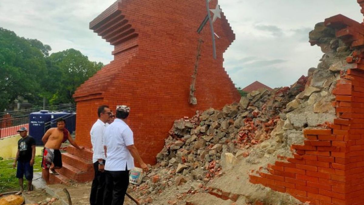 Gapura Worth IDR 226 In Cirebon Square Collapses, Regent: I'm Very Disappointed