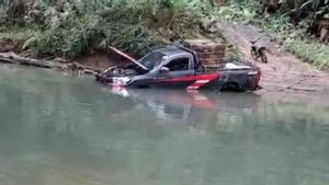 Akses Jalan Perbatasan Apau Kayan–Mahulu Rusak Parah, Warga Pertaruhkan Nyawa Demi Sembako