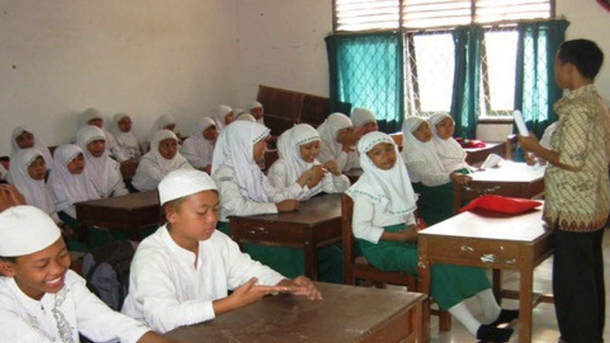Minister Of Religion: Non-ASN Mandrasah Teacher Allowance Increases To IDR 2 Million Per Month