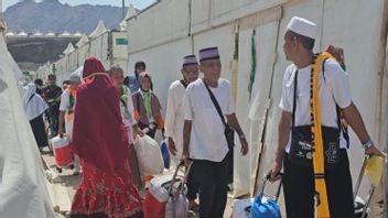 Indonesian Hajj Pilgrims Start Leaving Tent Mina Back To Hotel
