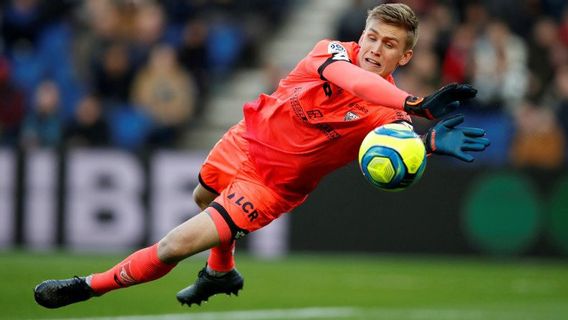 Kiper Runar Alex Runarsson Siap Ganggu Posisi Bernd Leno di Arsenal