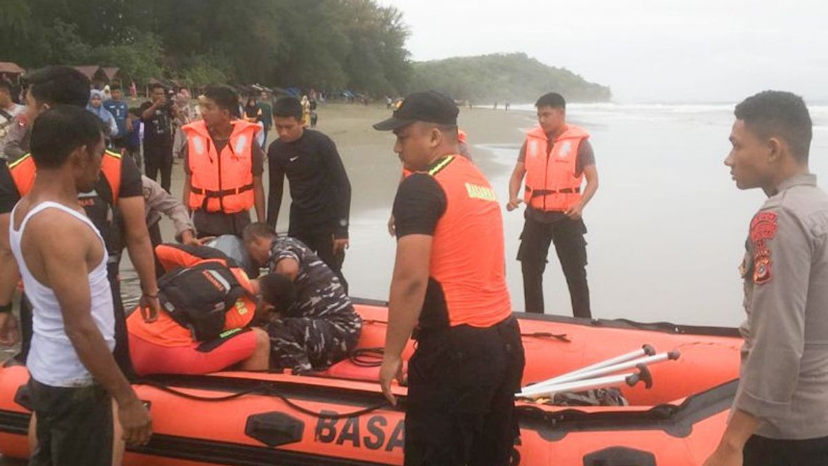 13岁的迷失者在乌戎巴蒂海滩沐浴时被水流拖累