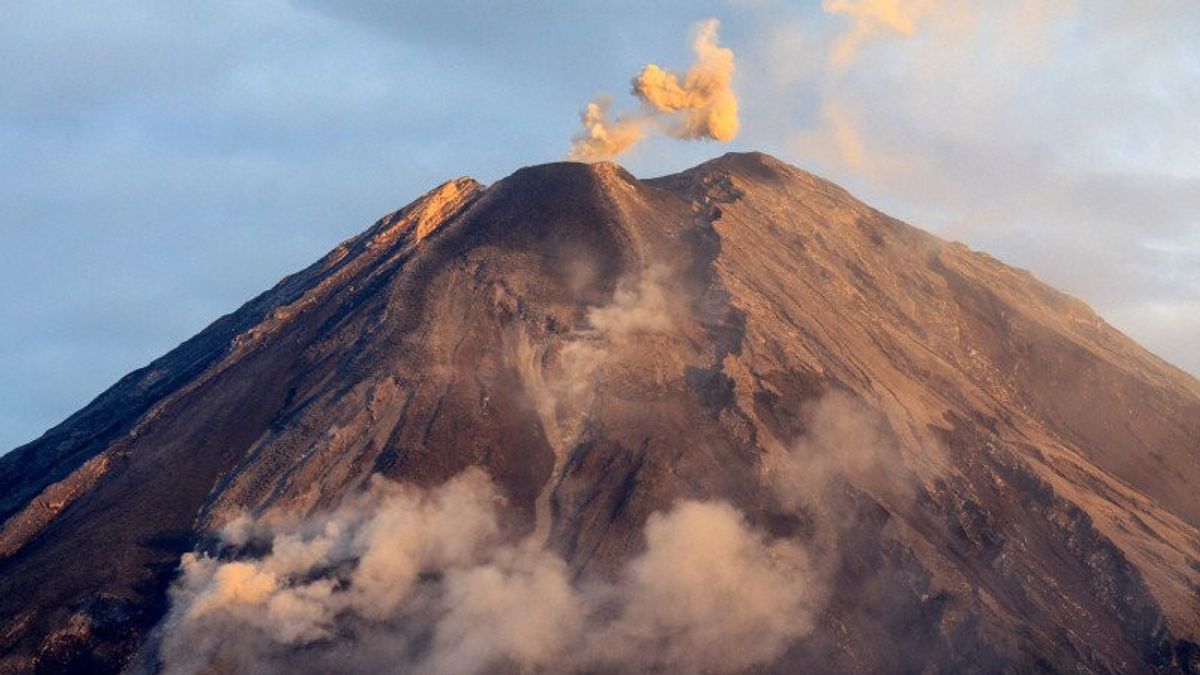 Mount Semeru Disaster Emergency Transition Status Extended Until 22 June