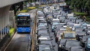 Transjakarta Alihkan Sejumlah Rute Layanan Akibat Genangan