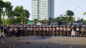 Usai Pagar Dijebol, Petugas Gabungan Perketat Pengamanan Gedung DPR MPR