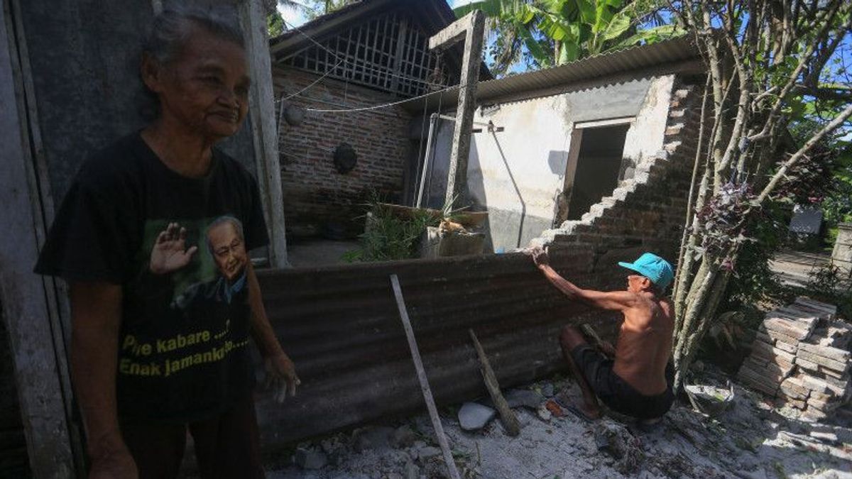 Ministry Of Social Affairs Distributes IDR 370 Million Aid For Victims Of The Yogyakarta Earthquake