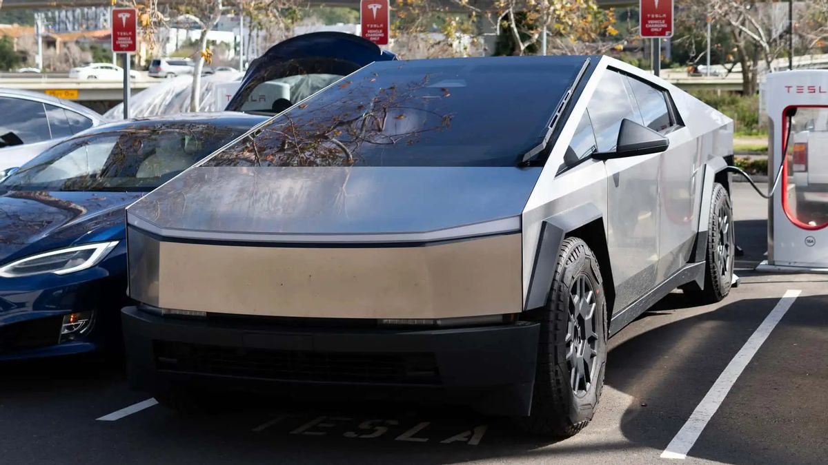 Cybertruck Sepi Peminat, Tesla Alihkan Produksi ke Model Lain