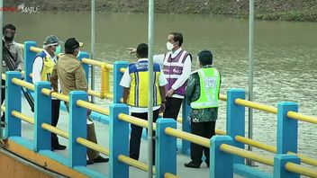 جوكوي يفتتح سد سيندانغ هيولا بانتن الذي يمكن أن يكون محطة لتوليد الكهرباء