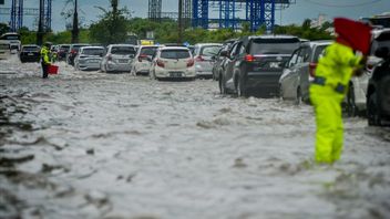 セディアトモ有料道路ソエッタ空港方向はまだ浸水しており、ジャサマルガは他の選択肢を見つけるために道路利用者に促します