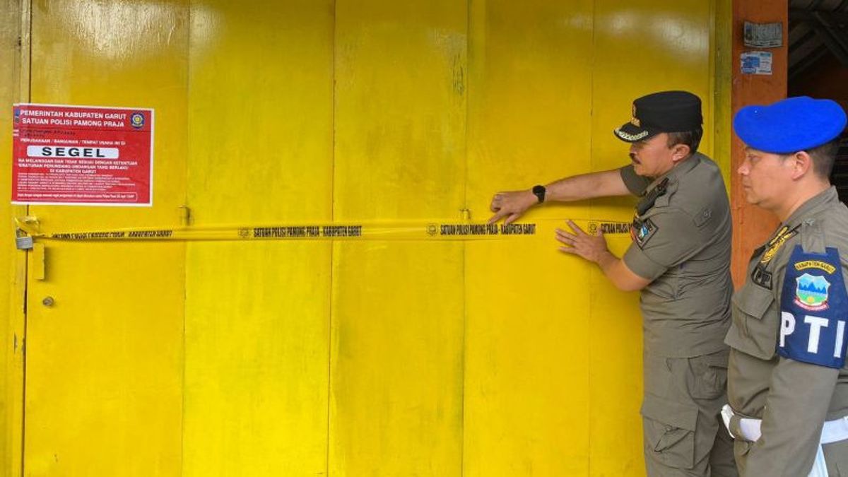 Warung Jamu Sembunyikan Miras di Dalam Tanah Ditutup Satpol PP Garut