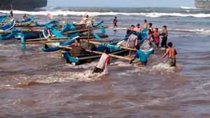 Berita Gunung Kidul: Nelayan Gunung Kidul Diminta Tak Melaut Karena Gelombang Tinggi