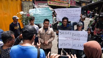 'Segel Tambang, Bukan Wisata Alam', Bunyi Pesan Demo Warga Puncak Untuk Menteri LH