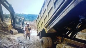 Pemkab Kerahkan Alat Berat Buka Jalan di Pasaman Barat Tertimbun Longsor 2 Pekan Lebih