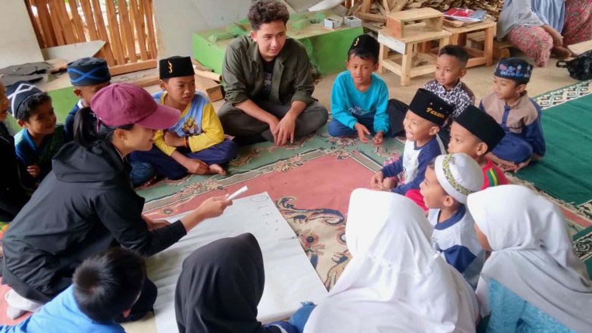 Des étudiants de Bandung pratique à Garut ont trouvé 64 648 personnes souffrant de problèmes sociaux naturels