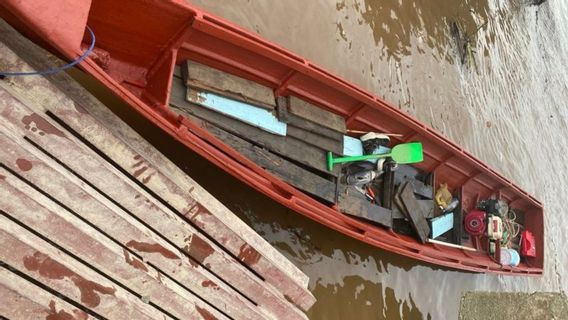 カプアス川で漁師を殺した3人の武装強盗を警察が捜索
