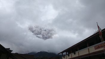Le Mont Merapi éclate, La Pluie De Sable Atteint Klaten