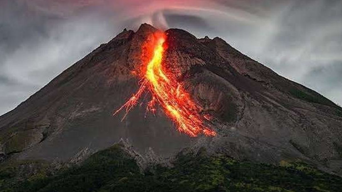 Merapi Activity Still High, Five Lava Flows Reach 2 Kilometers