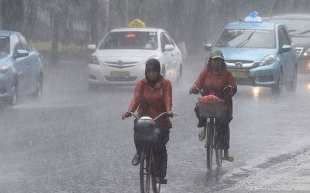 Cuaca Rabu 14 Agustus, 14 Wilayah di Indonesia Masih Berpotensi Hujan