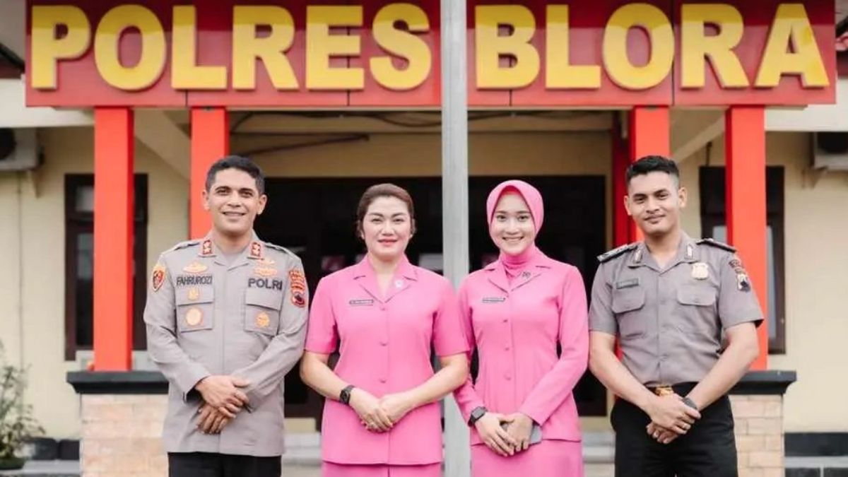 Sindut Singer Yeni Inka Deg-degan Mengikuti Ceremony Kenaikan Prakat Kebidang Di Polres Blora, Siap Dukung Tugas Polri