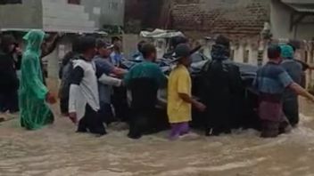 洪水、タンゲランの3人の少年が一晩雨が降った後、水たまりを遊んでいる間に殺された