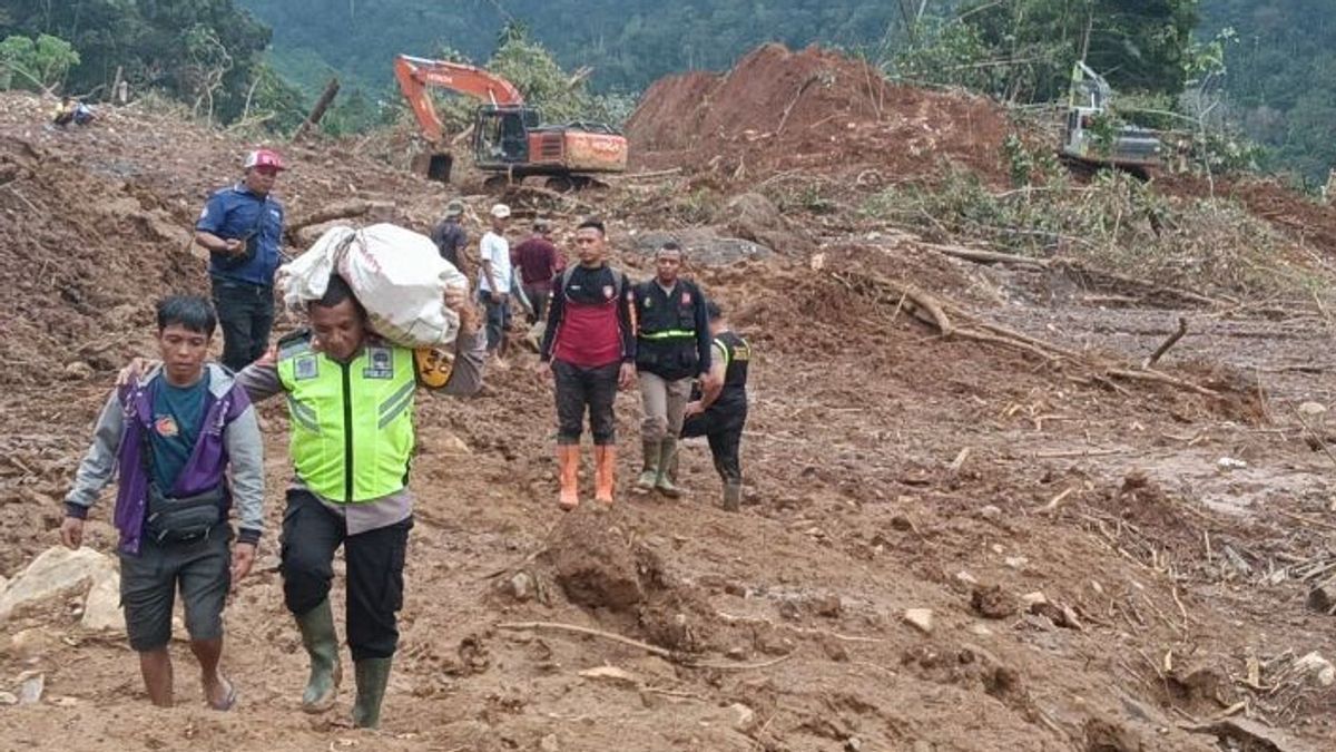 Polres Pasaman Barat Turunkan Puluhan Personel Cari Korban Longsor