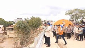    Prabowo Cek Langsung Kayu Gelondongan Terbawa Banjir di Aceh Tamiang