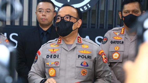 Kapolri Tinjau Arus Mudik Naik Heli, Tol Jakarta-Cikampek Terlihat Lancar