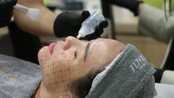 不仅是提升，这是更自然的面部护理的新趋势