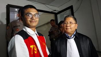 fria Salhuteru pleure au tribunal du kajel Badjideh, exprime la tristesse croyante de Lolly comme un enfant seul