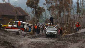 Le Régent De Lumajang A Souligné Que La Zone Touchée Par L’éruption De Semeru N’est Pas Un Lieu Touristique