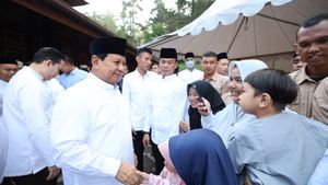 Eid Prayers In Hambalang Bogor, Prabowo Greets Children