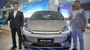 BYD راياكان GIIAS سيمارانغ 2024 يحمل النموذج الرئيسي ، هناك MPV M6