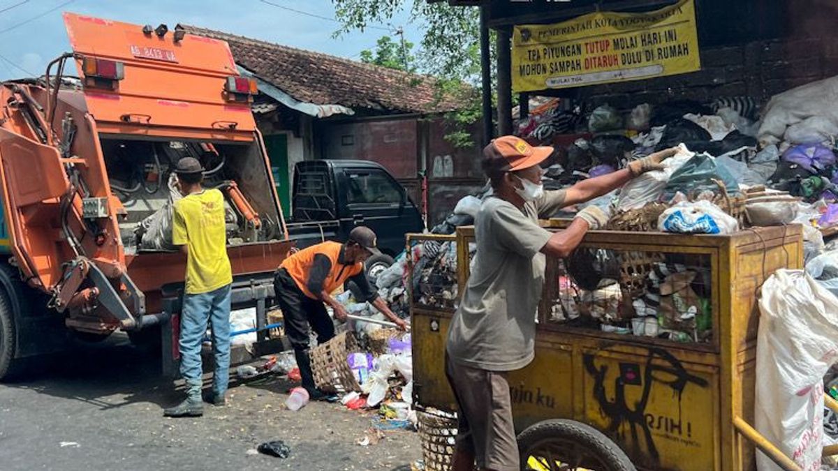 DLH Yogyakarta Takes One Week To Normalize Garbage Overflow After Piyungan TPST Opens Again