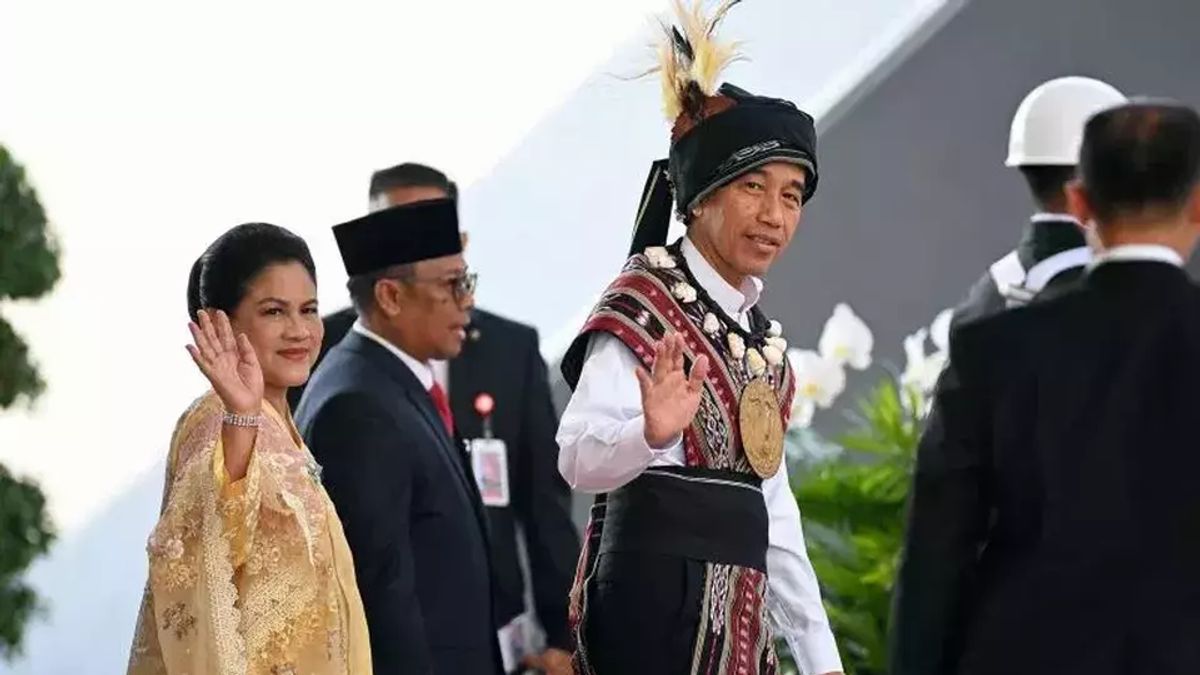 Attending The MPR Annual Session, Jokowi Wears Maluku Traditional Clothes, Maruf Betawi