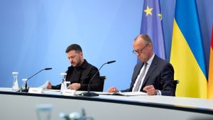 Presiden Zelensky Peringatkan Trump Soal Gertakan Putin Jelang Pertemuan di Alaska